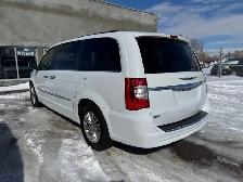 2015 Chrysler Town & Country Touring - Photo 7