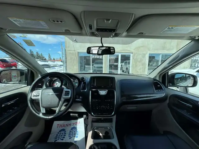 2015 Chrysler Town & Country Touring - Photo 13