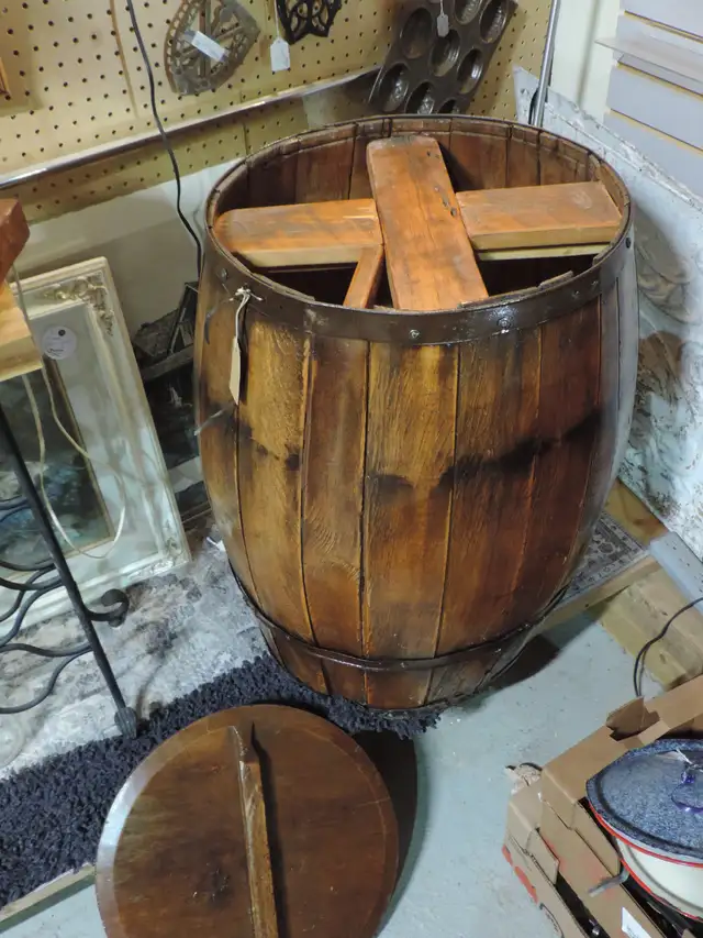 Antique Barrel - Photo 3