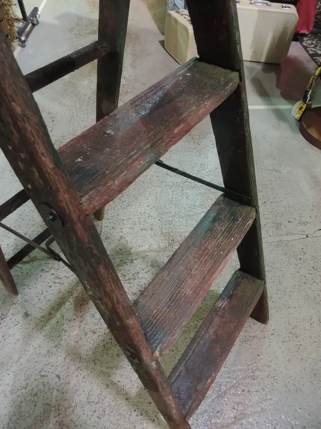 Antique Wooden Step Ladder - Photo 2