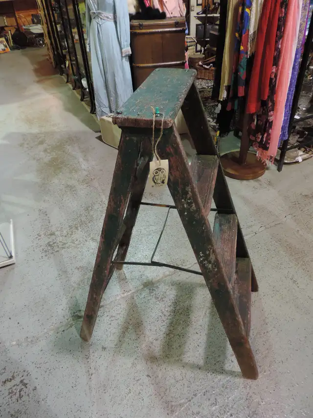 Antique Wooden Step Ladder - Photo 4