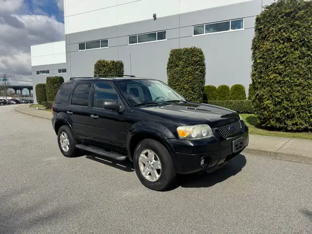 2007 Ford Escape XLT 4WD AUTOMATIC A/C LOCAL BC NO ACCIDENTS - Photo 2