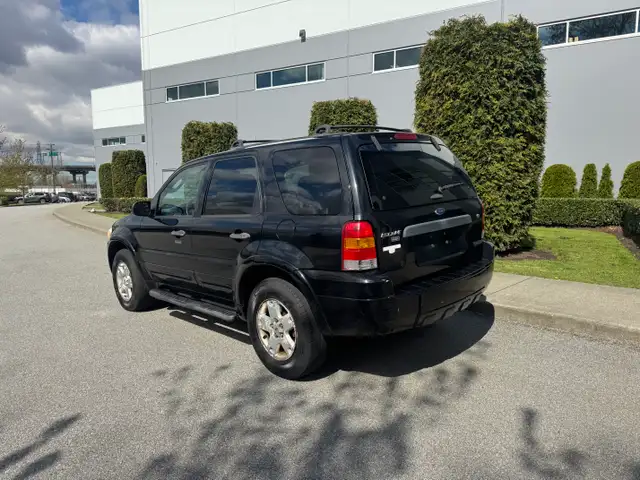 2007 Ford Escape XLT 4WD AUTOMATIC A/C LOCAL BC NO ACCIDENTS - Photo 4