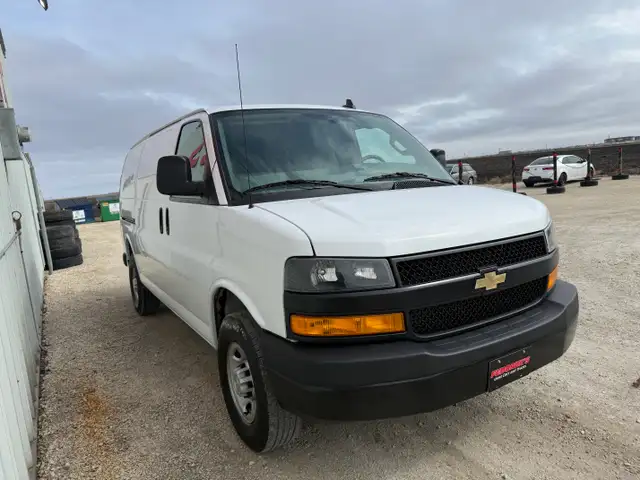 2021 Chevrolet Express - Photo 5