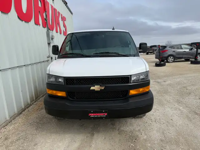 2021 Chevrolet Express - Photo 6