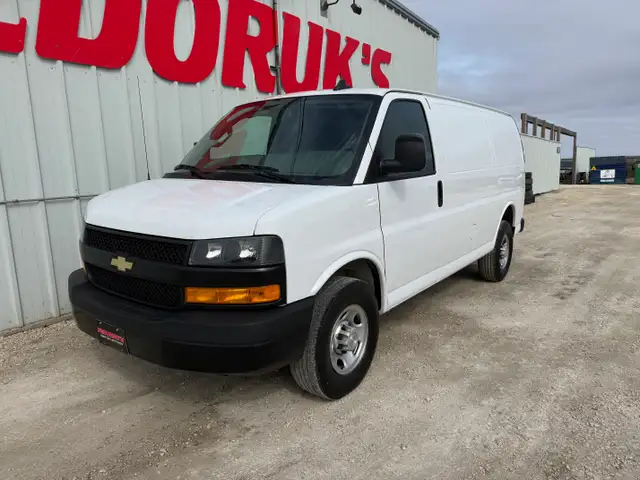 2021 Chevrolet Express - Photo 7