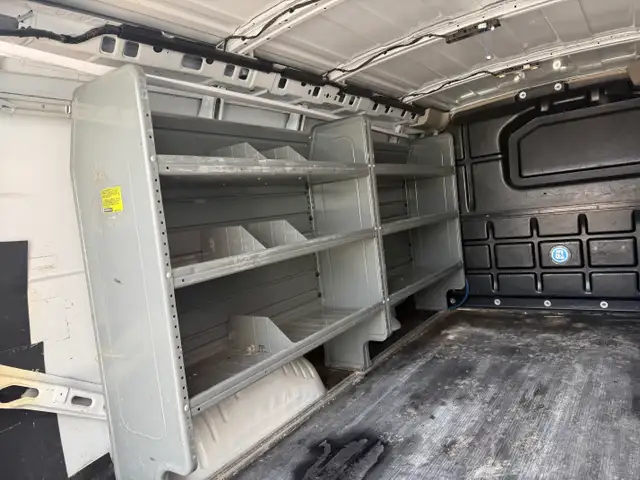 2021 Chevrolet Express - Photo 9