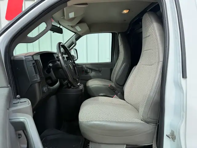 2021 Chevrolet Express - Photo 11