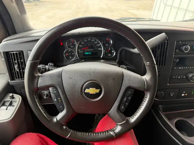 2021 Chevrolet Express - Photo 12