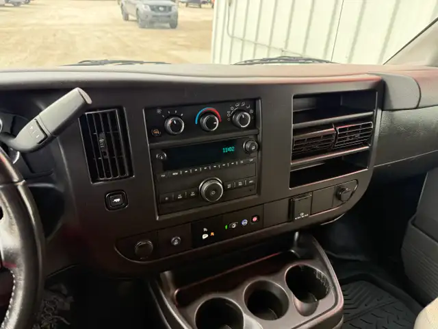 2021 Chevrolet Express - Photo 13