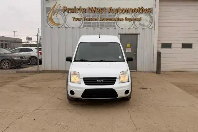 2010 Ford Transit Connect XLT - No Accident - Photo 2