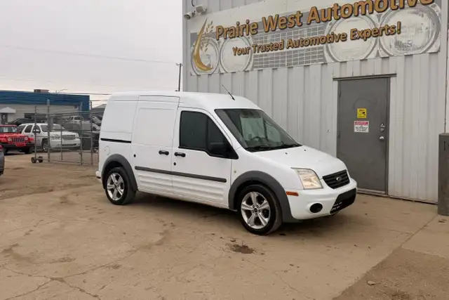 2010 Ford Transit Connect XLT - No Accident - Photo 3