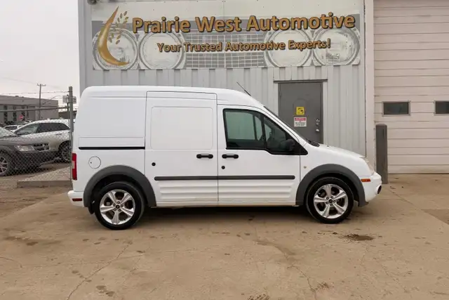 2010 Ford Transit Connect XLT - No Accident - Photo 4