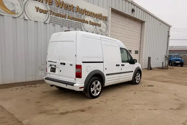 2010 Ford Transit Connect XLT - No Accident - Photo 5