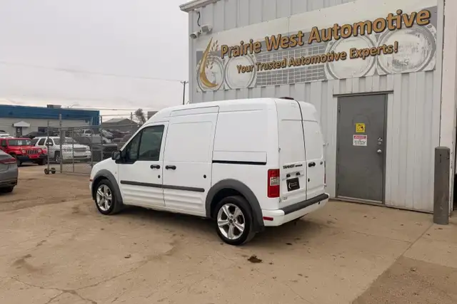 2010 Ford Transit Connect XLT - No Accident - Photo 7
