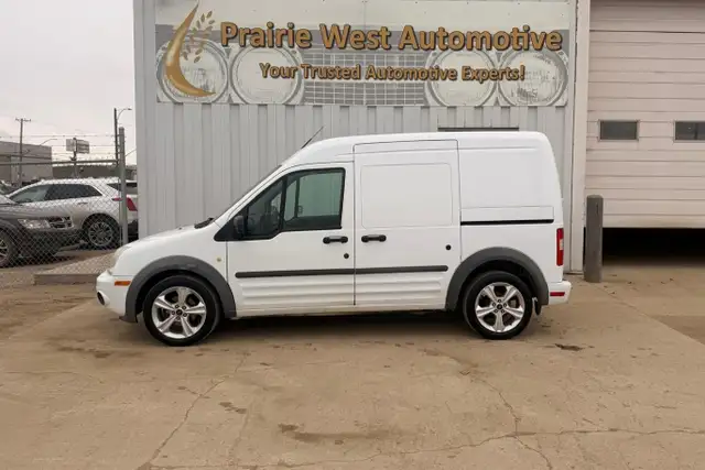 2010 Ford Transit Connect XLT - No Accident - Photo 8