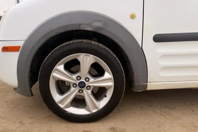 2010 Ford Transit Connect XLT - No Accident - Photo 10