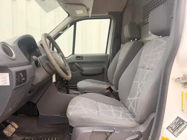 2010 Ford Transit Connect XLT - No Accident - Photo 11