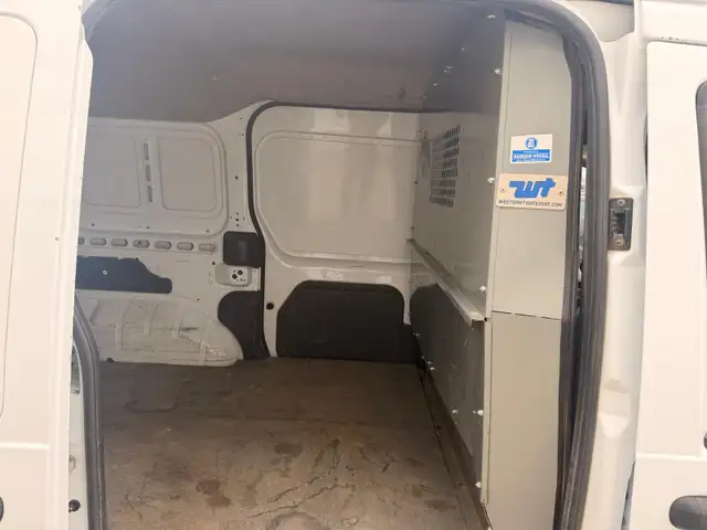 2010 Ford Transit Connect XLT - No Accident - Photo 15