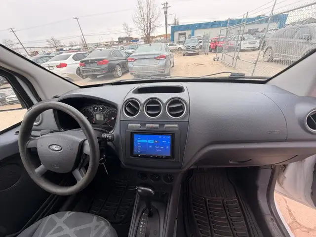 2010 Ford Transit Connect XLT - No Accident - Photo 16