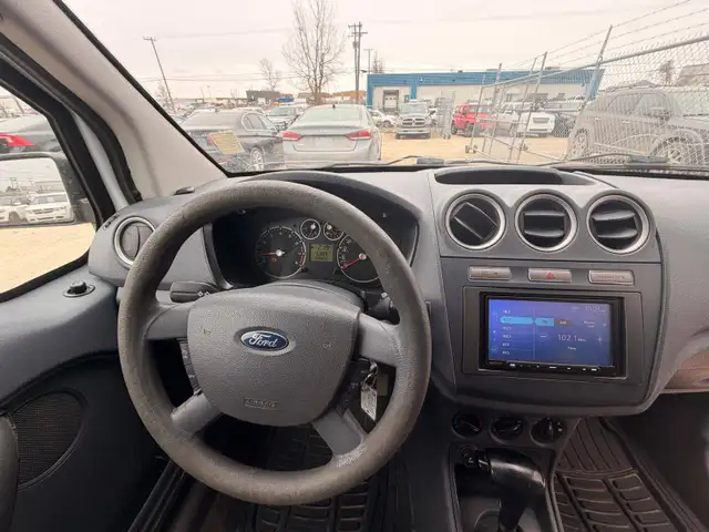 2010 Ford Transit Connect XLT - No Accident - Photo 17