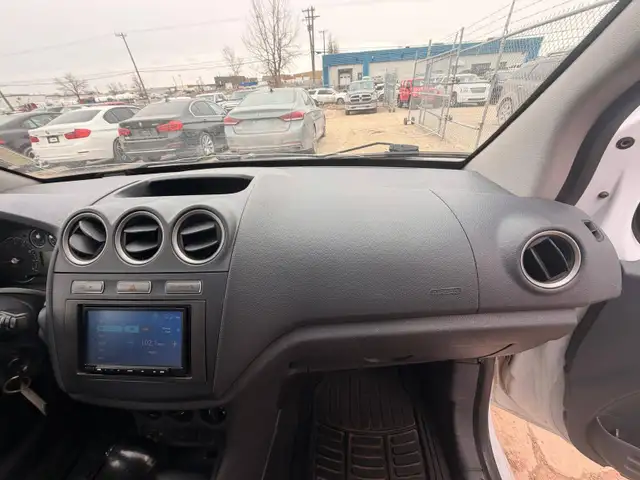 2010 Ford Transit Connect XLT - No Accident - Photo 18