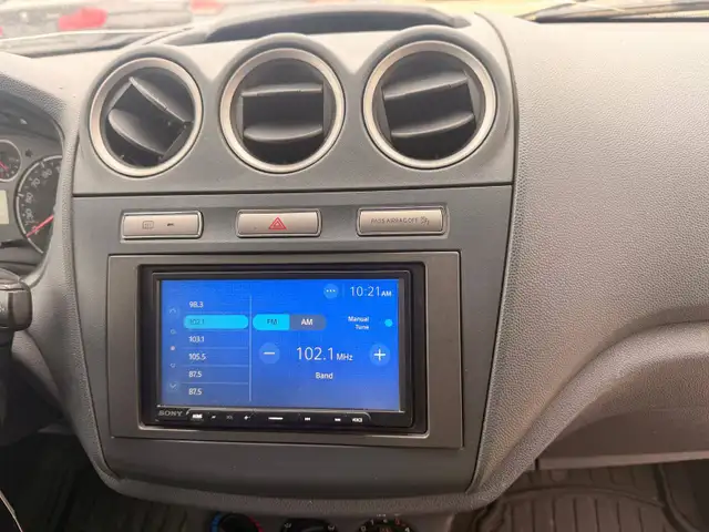 2010 Ford Transit Connect XLT - No Accident - Photo 19