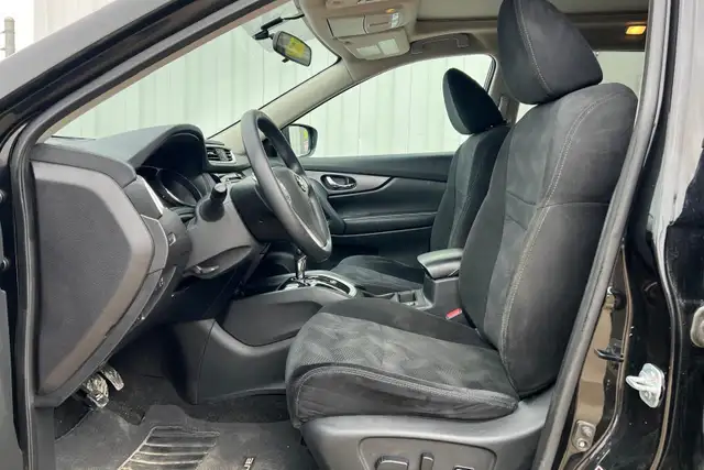 2016 Nissan Rogue S AWD - Photo 11