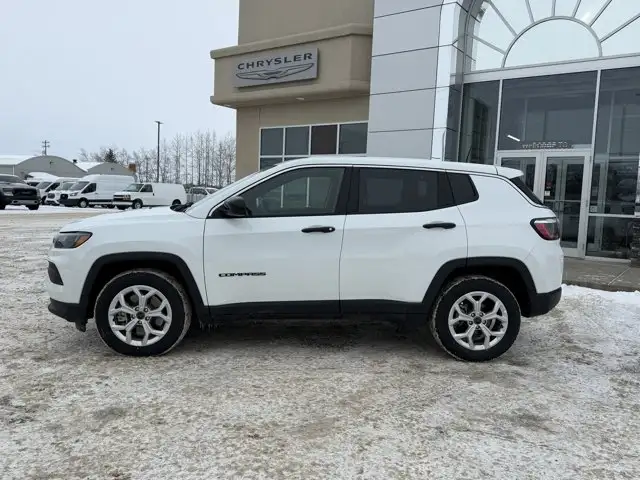 2025 Jeep Compass Sport 4x4 | 2L Turbo | Low KMs | Heated Seats - Photo 3