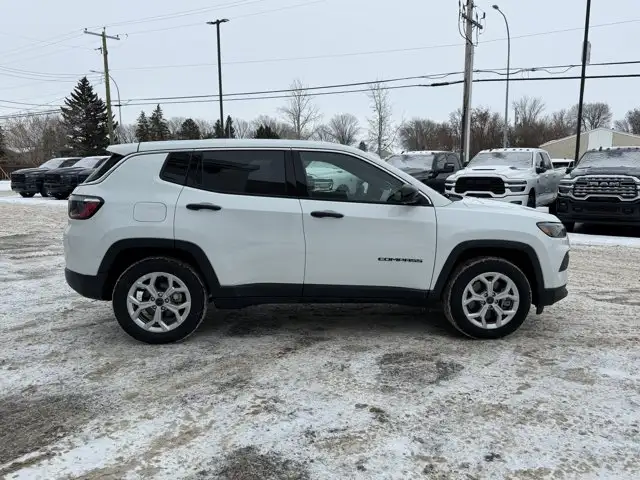 2025 Jeep Compass Sport 4x4 | 2L Turbo | Low KMs | Heated Seats - Photo 11