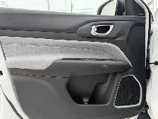 2025 Jeep Compass Sport 4x4 | 2L Turbo | Low KMs | Heated Seats - Photo 16