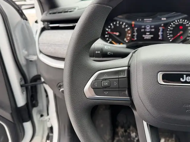 2025 Jeep Compass Sport 4x4 | 2L Turbo | Low KMs | Heated Seats - Photo 18