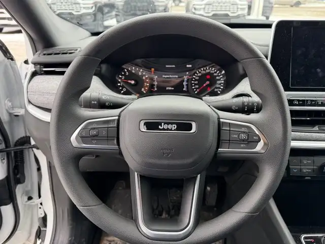 2025 Jeep Compass Sport 4x4 | 2L Turbo | Low KMs | Heated Seats - Photo 20
