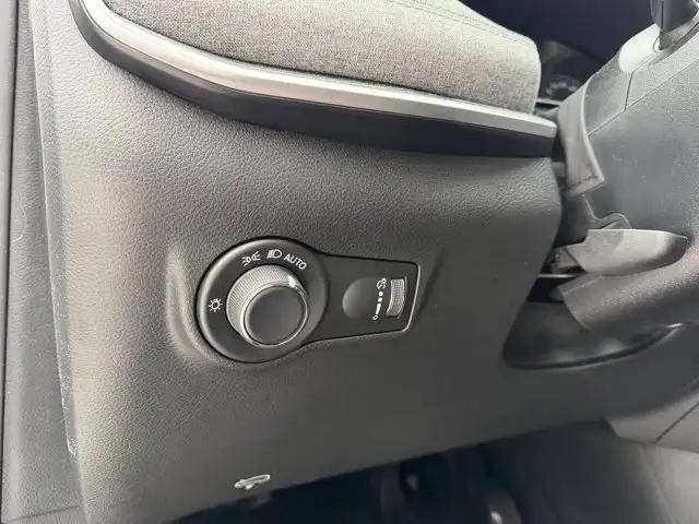 2025 Jeep Compass Sport 4x4 | 2L Turbo | Low KMs | Heated Seats - Photo 21