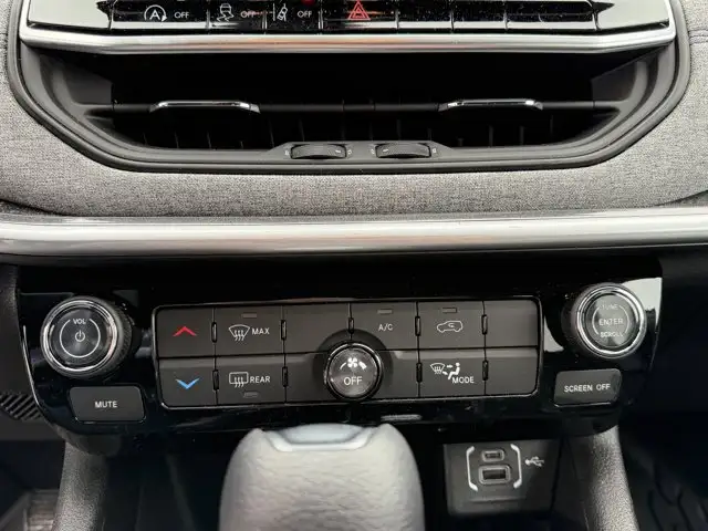 2025 Jeep Compass Sport 4x4 | 2L Turbo | Low KMs | Heated Seats - Photo 25