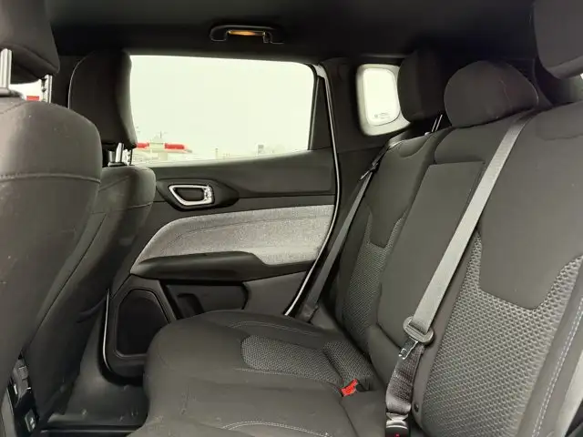 2025 Jeep Compass Sport 4x4 | 2L Turbo | Low KMs | Heated Seats - Photo 26