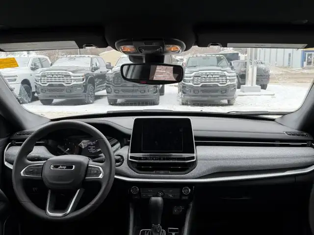 2025 Jeep Compass Sport 4x4 | 2L Turbo | Low KMs | Heated Seats - Photo 28