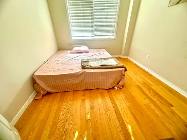 Private room/bathroom and washroom for rent in Mississauga