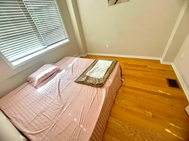 Private room/bathroom and washroom for rent in Mississauga - Photo 2