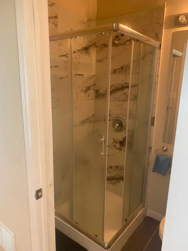 Private room/bathroom and washroom for rent in Mississauga - Photo 5