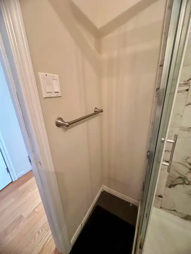 Private room/bathroom and washroom for rent in Mississauga - Photo 16