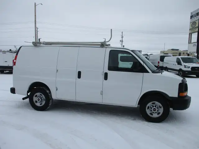 2015 GMC Savana Cargo Van RWD 2500 135' - Photo 4
