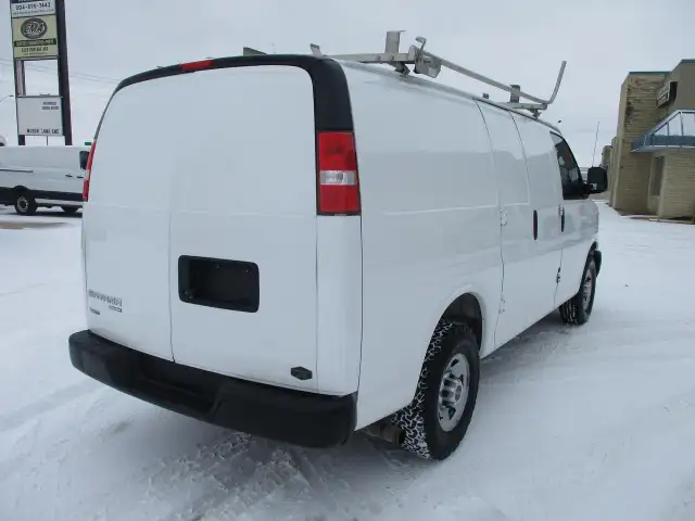 2015 GMC Savana Cargo Van RWD 2500 135' - Photo 5