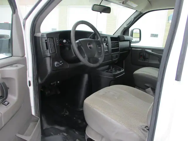 2015 GMC Savana Cargo Van RWD 2500 135' - Photo 8