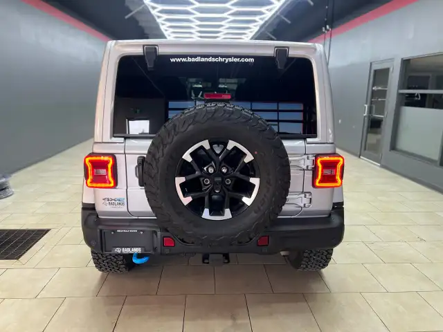 2024 Jeep Wrangler 4xe - Photo 9