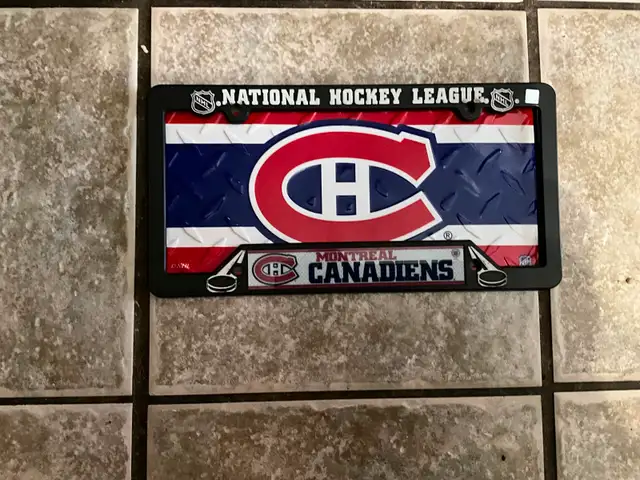 Drapeaux, cadre d’immatriculation et étiquette de voiture - Photo 2