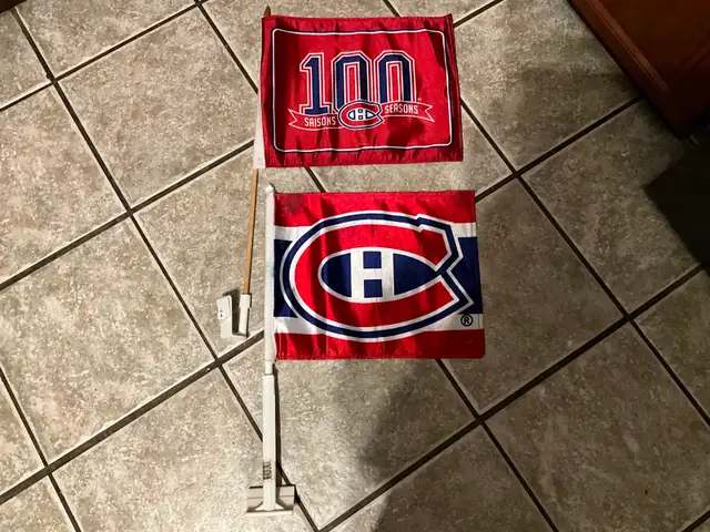 Drapeaux, cadre d’immatriculation et étiquette de voiture - Photo 4