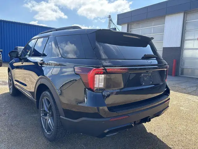 2026 Ford Explorer ST-Line 300A - Photo 5