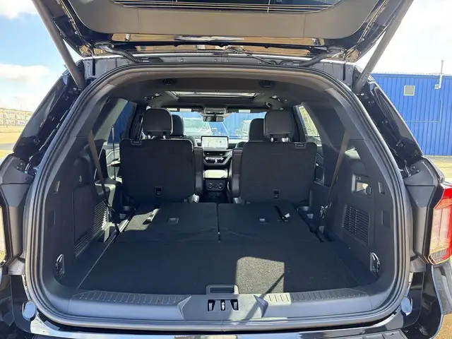 2026 Ford Explorer ST-Line 300A - Photo 8