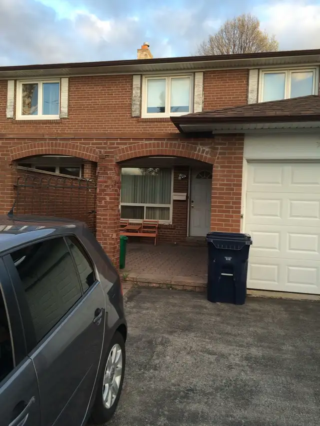 Large furnished room avail. May 1, 2026  YONG/STEELS